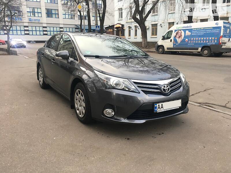 Седан Toyota Avensis 2013 в 
