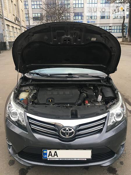 Седан Toyota Avensis 2013 в Києві