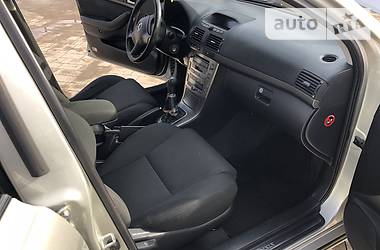 Універсал Toyota Avensis 2004 в 