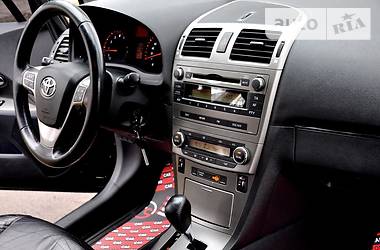 Седан Toyota Avensis 2012 в 