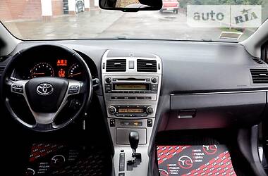 Седан Toyota Avensis 2012 в 