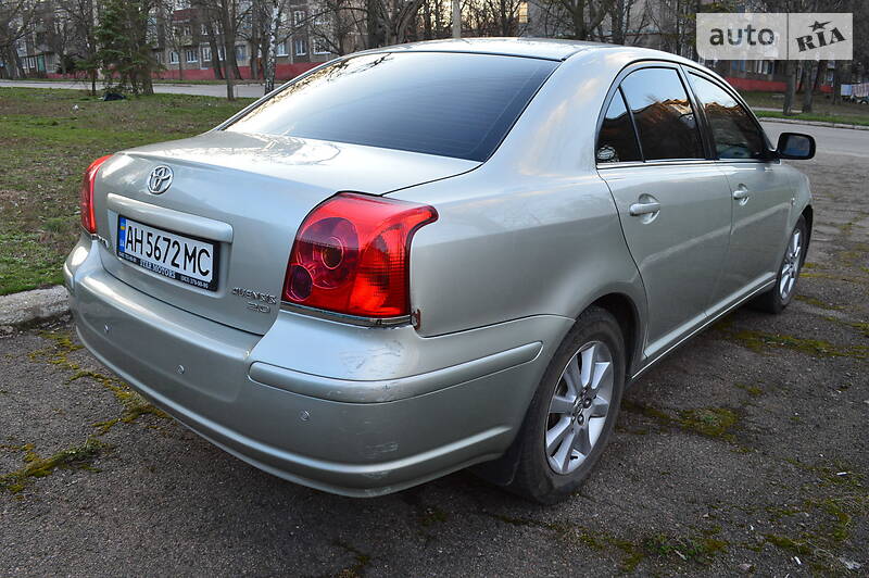 Седан Toyota Avensis 2003 в Краматорске