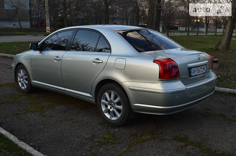 Седан Toyota Avensis 2003 в Краматорске