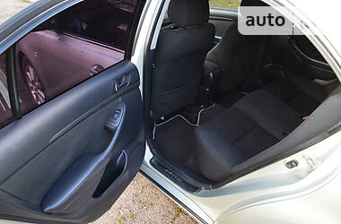 Седан Toyota Avensis 2003 в 