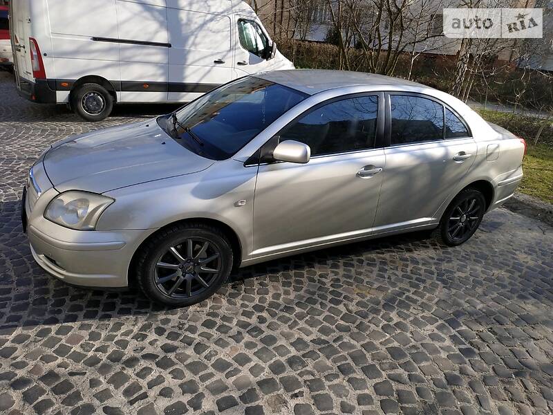 Седан Toyota Avensis 2004 в Львові