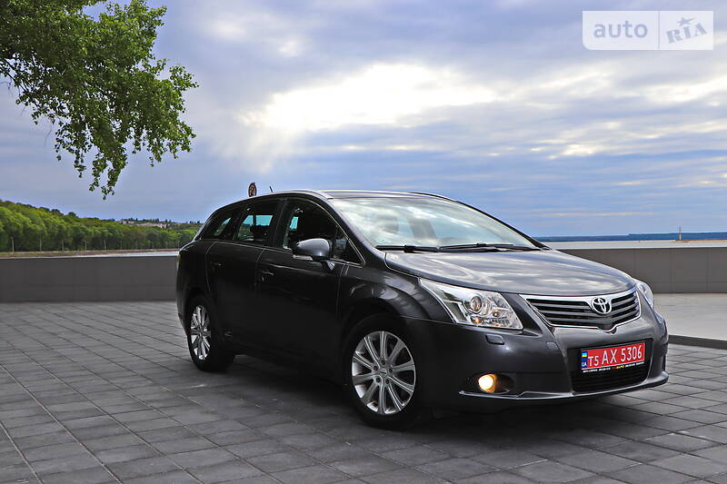 Універсал Toyota Avensis 2011 в Кременчуці