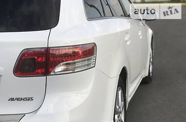 Універсал Toyota Avensis 2011 в 