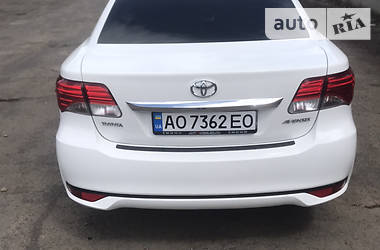 Седан Toyota Avensis 2014 в Ужгороде