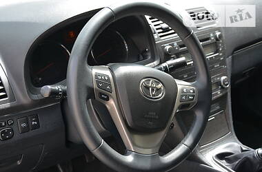 Седан Toyota Avensis 2009 в 