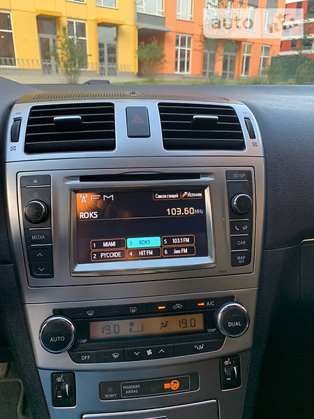 Седан Toyota Avensis 2013 в Киеве