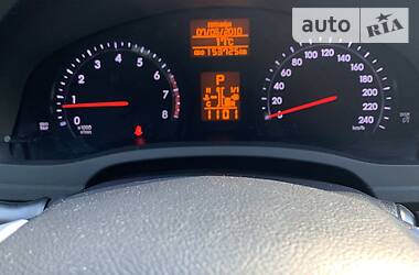 Седан Toyota Avensis 2012 в 