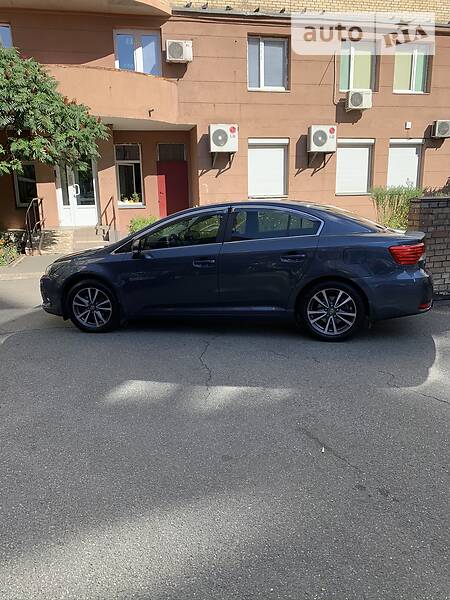 Седан Toyota Avensis 2012 в Києві