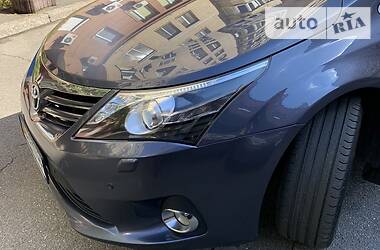 Седан Toyota Avensis 2012 в 