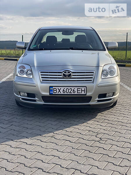 Седан Toyota Avensis 2004 в Виннице