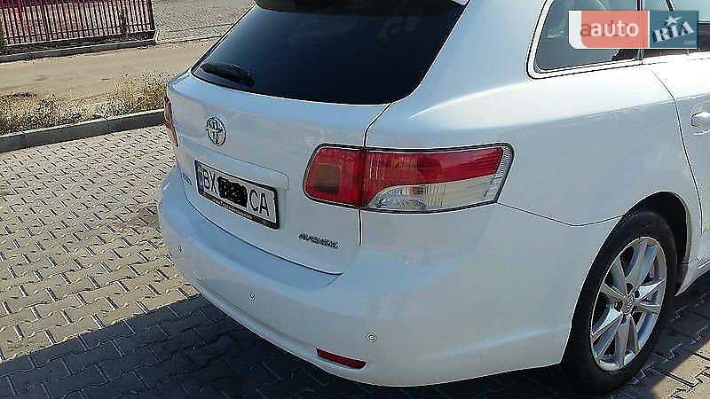 Універсал Toyota Avensis 2011 в Хмельницькому