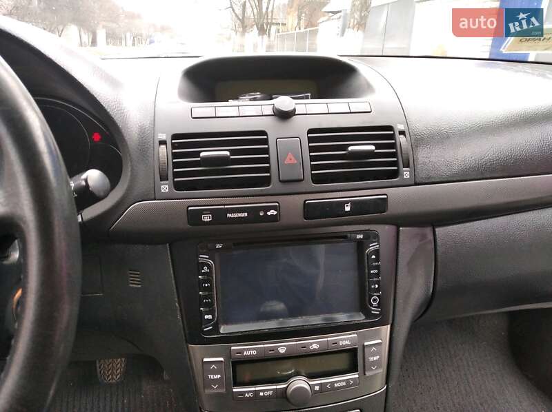 Седан Toyota Avensis 2005 в Белополье