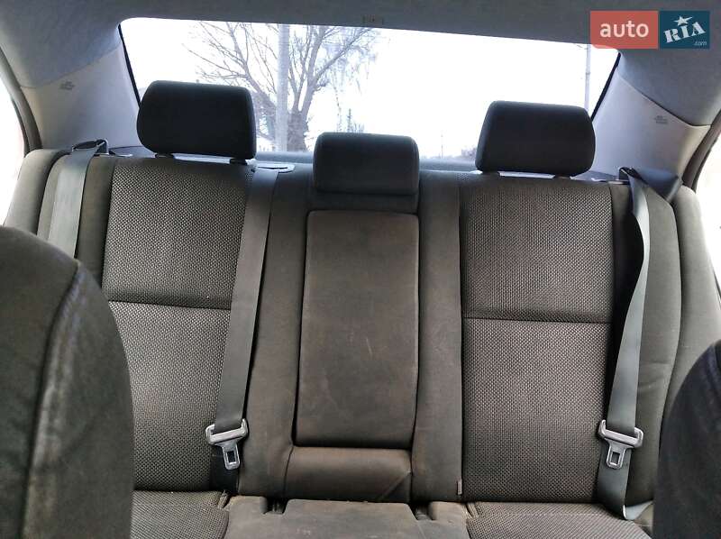 Седан Toyota Avensis 2005 в Белополье