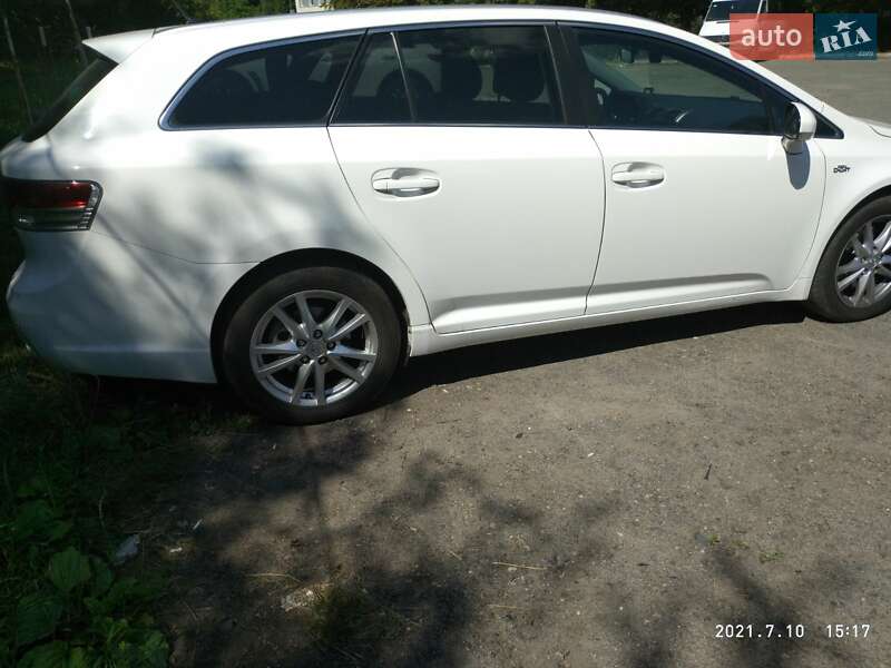 Універсал Toyota Avensis 2011 в Хмельницькому