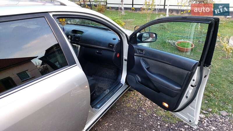 Универсал Toyota Avensis 2005 в Самборе