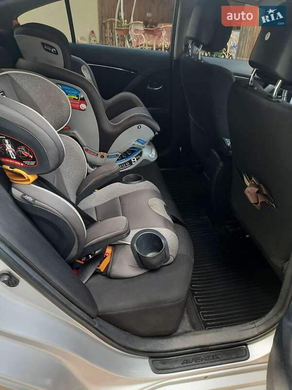 Седан Toyota Avensis 2008 в Одессе