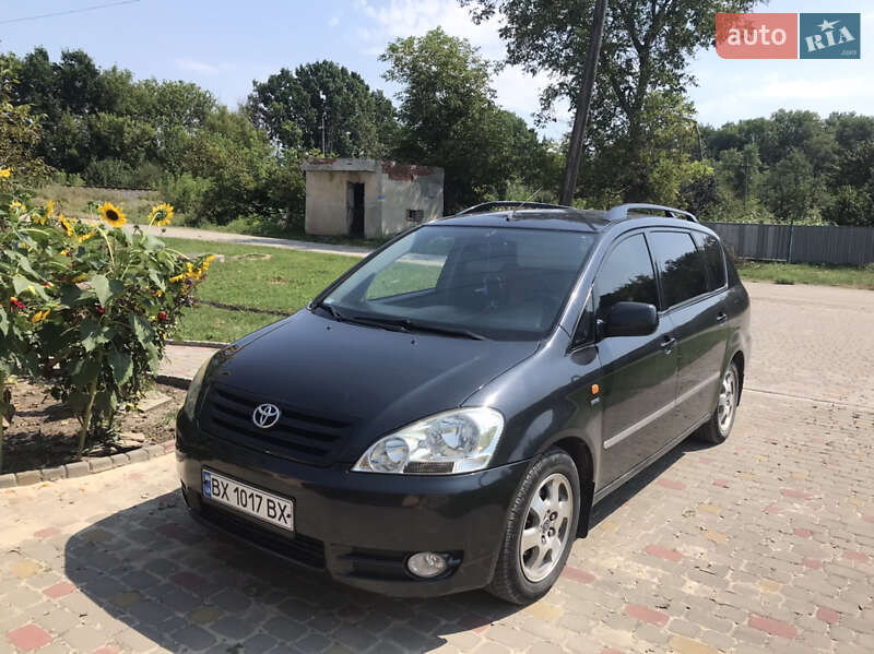 Минивэн Toyota Avensis 2002 в Каменец-Подольском