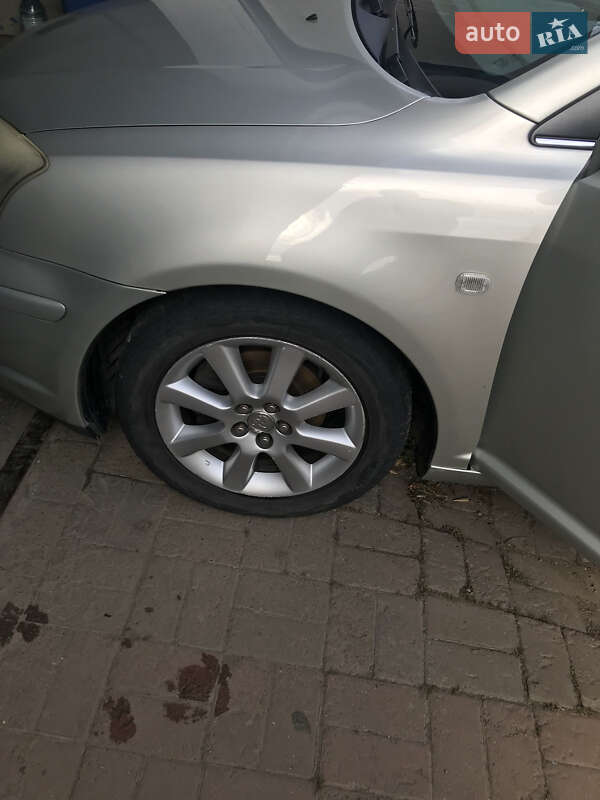 Универсал Toyota Avensis 2003 в Коломые