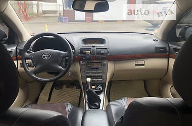 Седан Toyota Avensis 2004 в Виннице