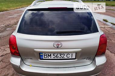 Универсал Toyota Avensis 2005 в Середине-Буде