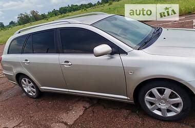 Универсал Toyota Avensis 2005 в Середине-Буде