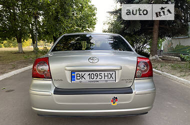 Седан Toyota Avensis 2006 в Ровно