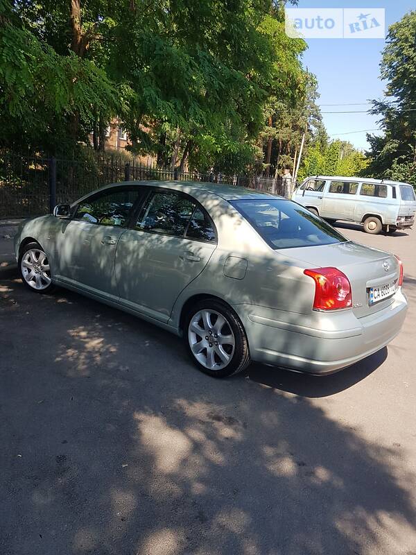 Седан Toyota Avensis 2003 в Умани