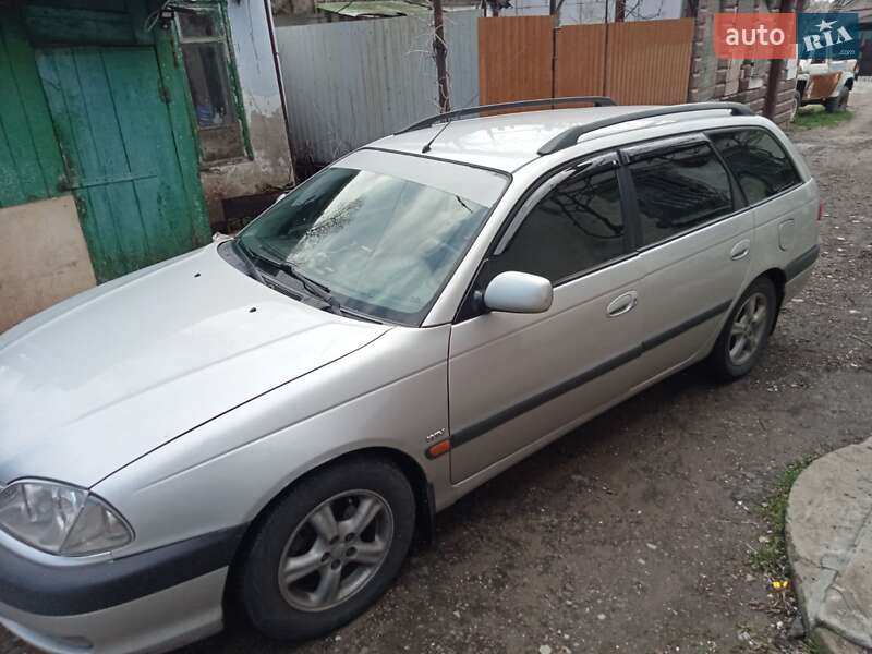 Универсал Toyota Avensis 2001 в Одессе