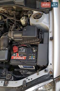 Лифтбек Toyota Avensis 2002 в 