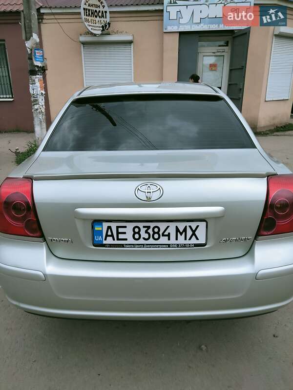 Седан Toyota Avensis 2005 в Пятихатках