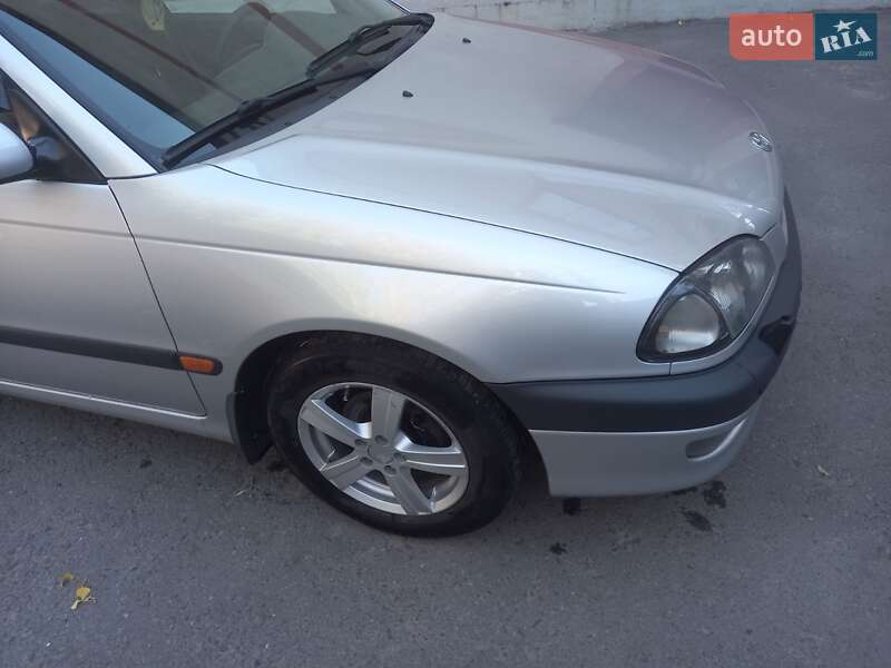 Седан Toyota Avensis 1998 в Одесі