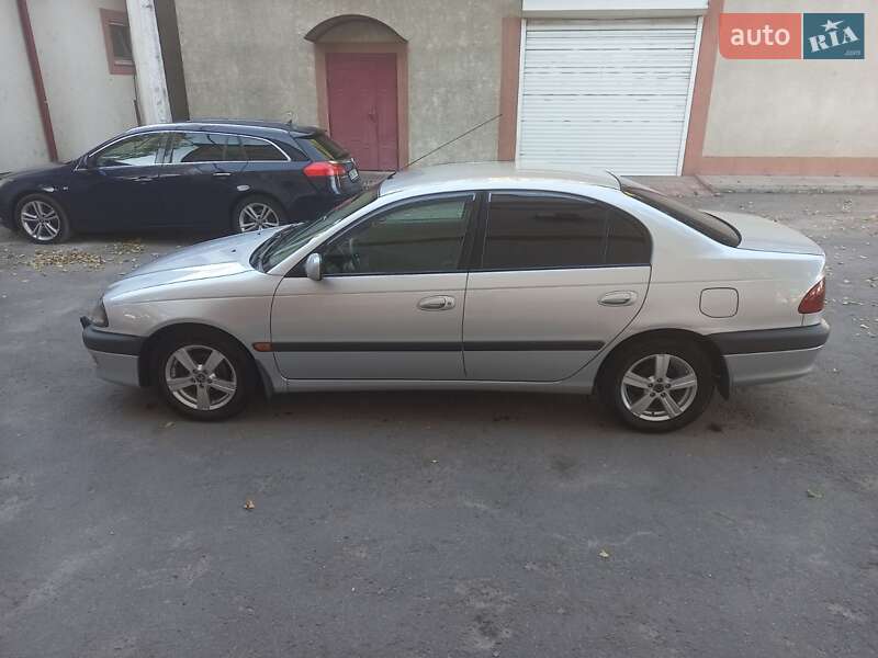 Седан Toyota Avensis 1998 в Одесі