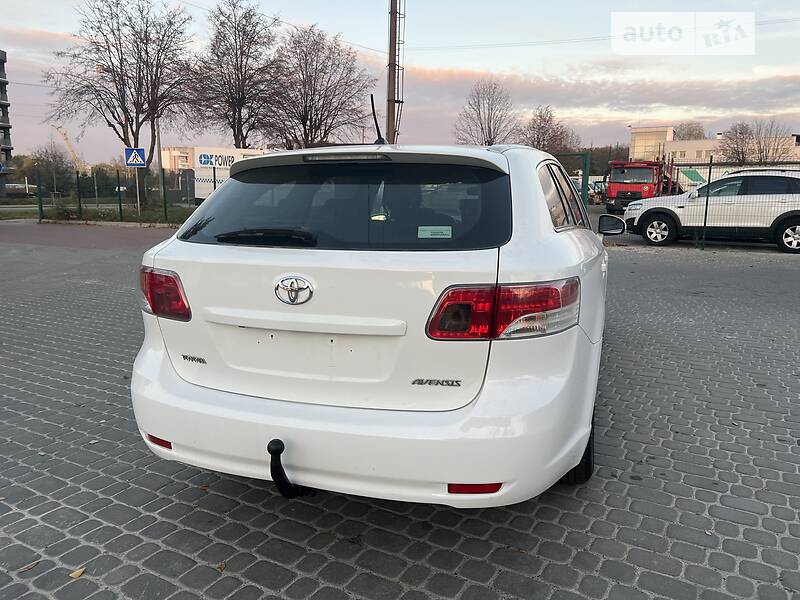 Універсал Toyota Avensis 2010 в Львові