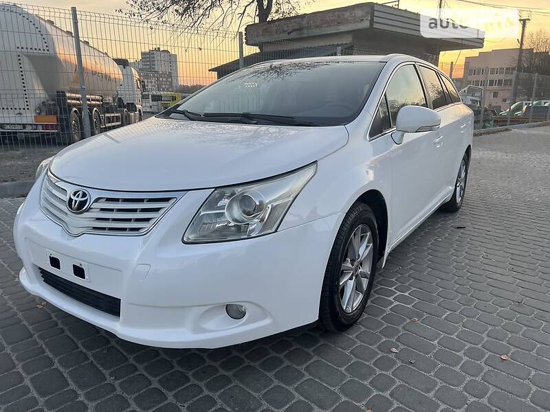 Універсал Toyota Avensis 2010 в Львові