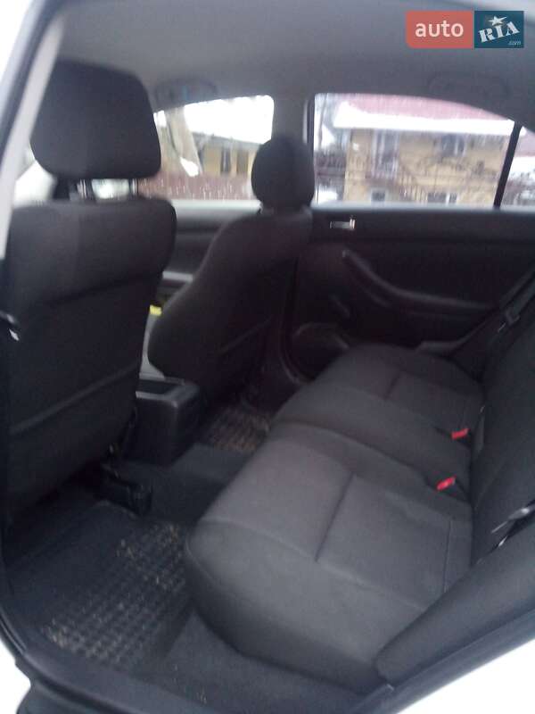 Хэтчбек Toyota Avensis 2008 в Ивано-Франковске