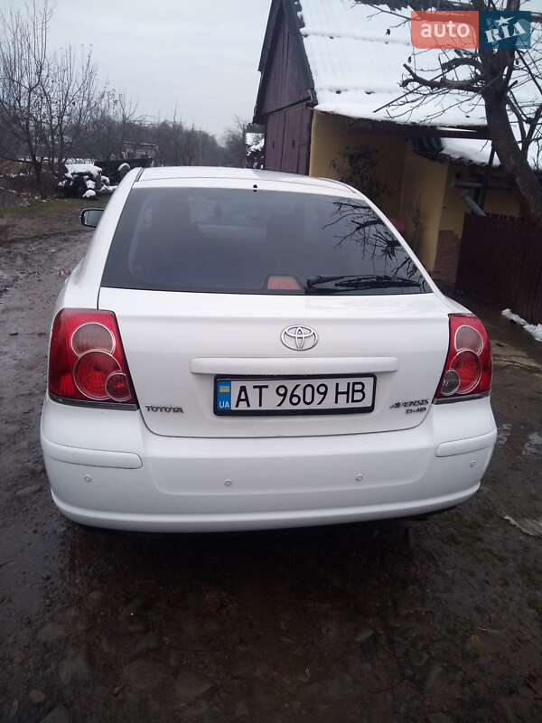 Хэтчбек Toyota Avensis 2008 в Ивано-Франковске