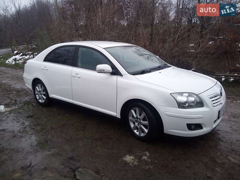 Хэтчбек Toyota Avensis 2008 в Ивано-Франковске