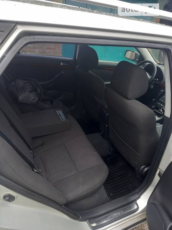 Універсал Toyota Avensis 2004 в Миколаєві
