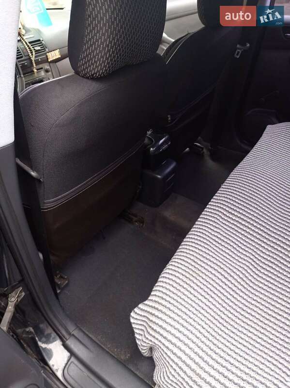 Седан Toyota Avensis 2003 в Ахтырке