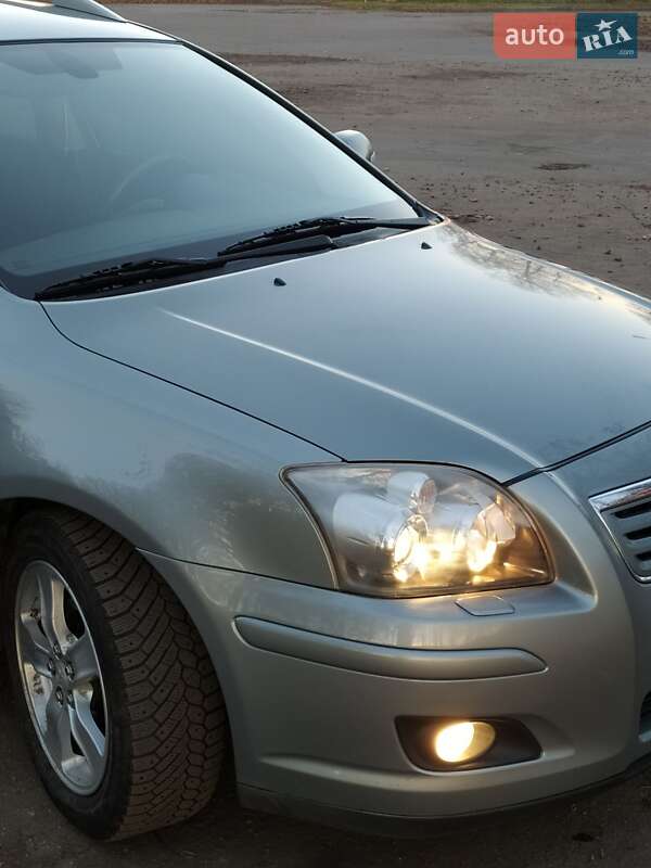 Универсал Toyota Avensis 2008 в Первомайске