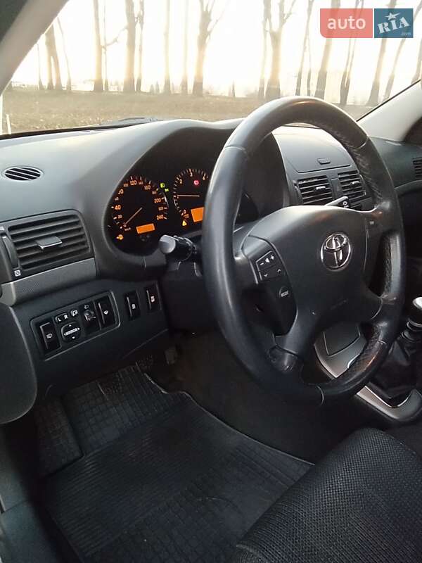 Универсал Toyota Avensis 2008 в Первомайске