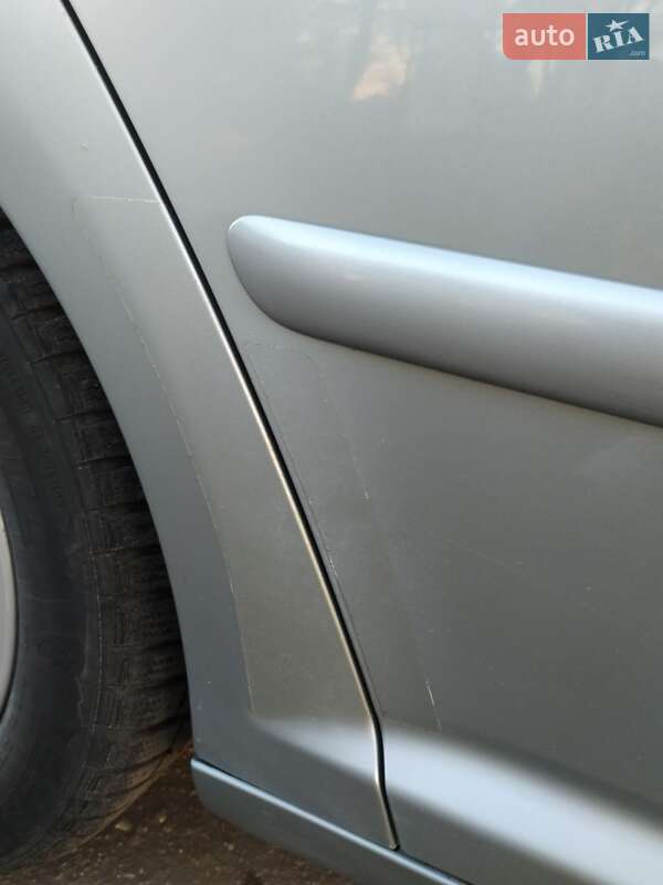 Универсал Toyota Avensis 2008 в Первомайске