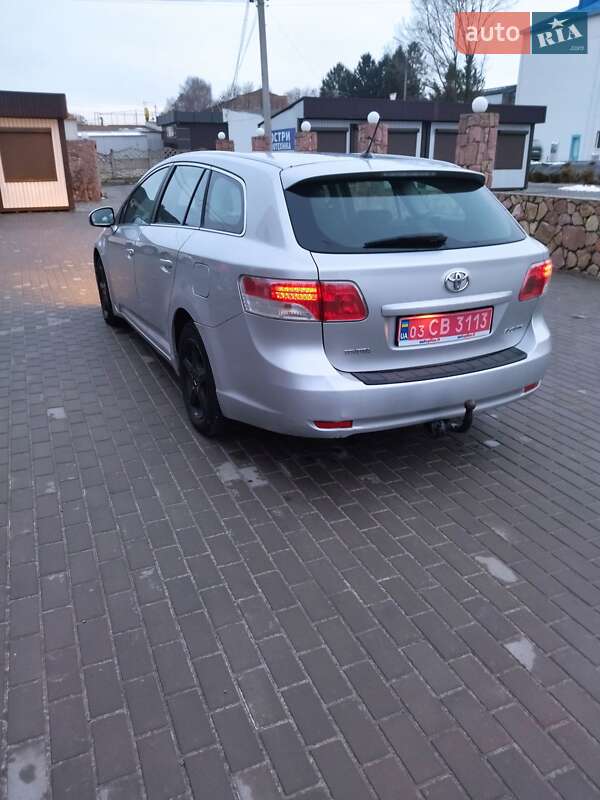 Универсал Toyota Avensis 2011 в Любешове