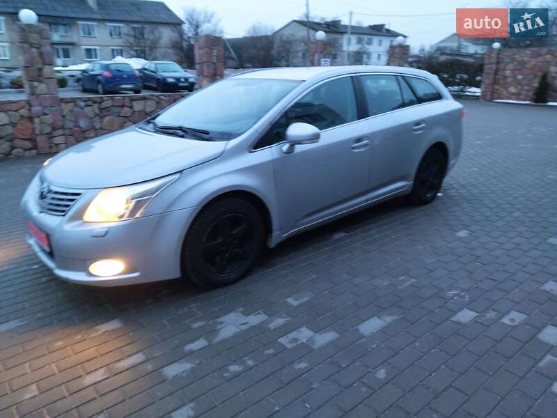 Универсал Toyota Avensis 2011 в Любешове