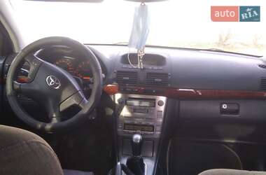 Седан Toyota Avensis 2006 в Волочиске