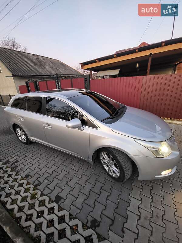 Універсал Toyota Avensis 2011 в Івано-Франківську